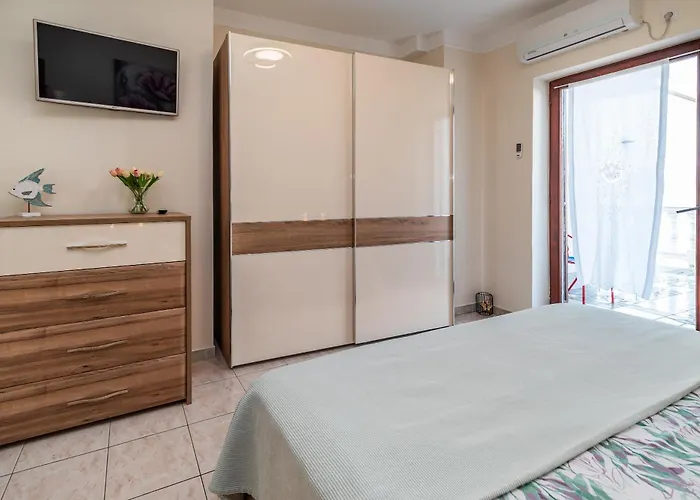 Visnja 1 - Apartment With Private Pool And Seaview