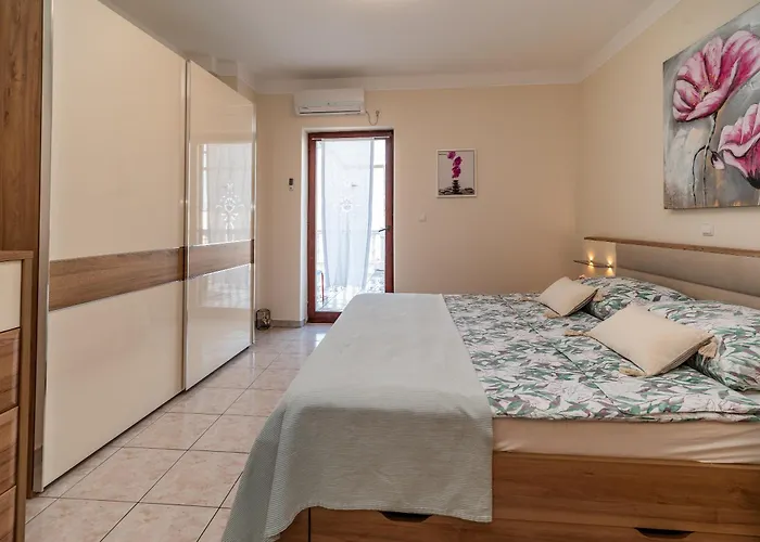 Visnja 1 - Apartment With Private Pool And Seaview
