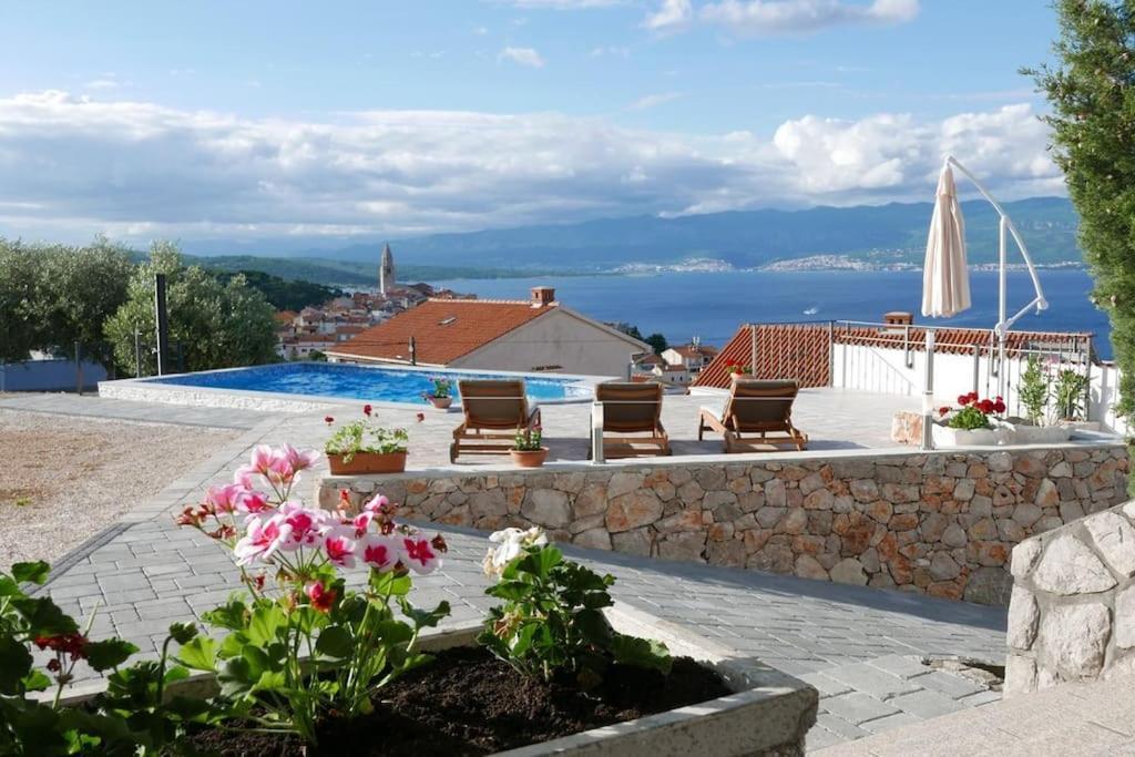 Visnja 1 - With Private Pool And Seaview Apartment Vrbnik